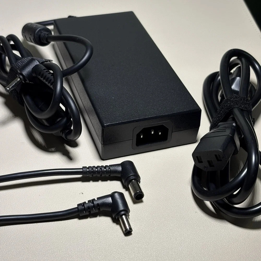 Chicony 20v 240w